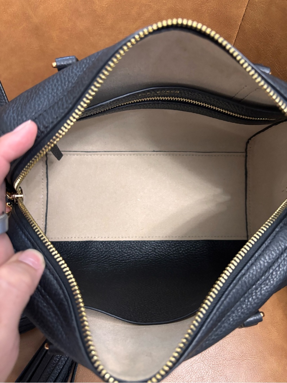 Tory Burch Thea Pebbled Leather Satchel Crossbody Black EUC - Picture 7 of 8